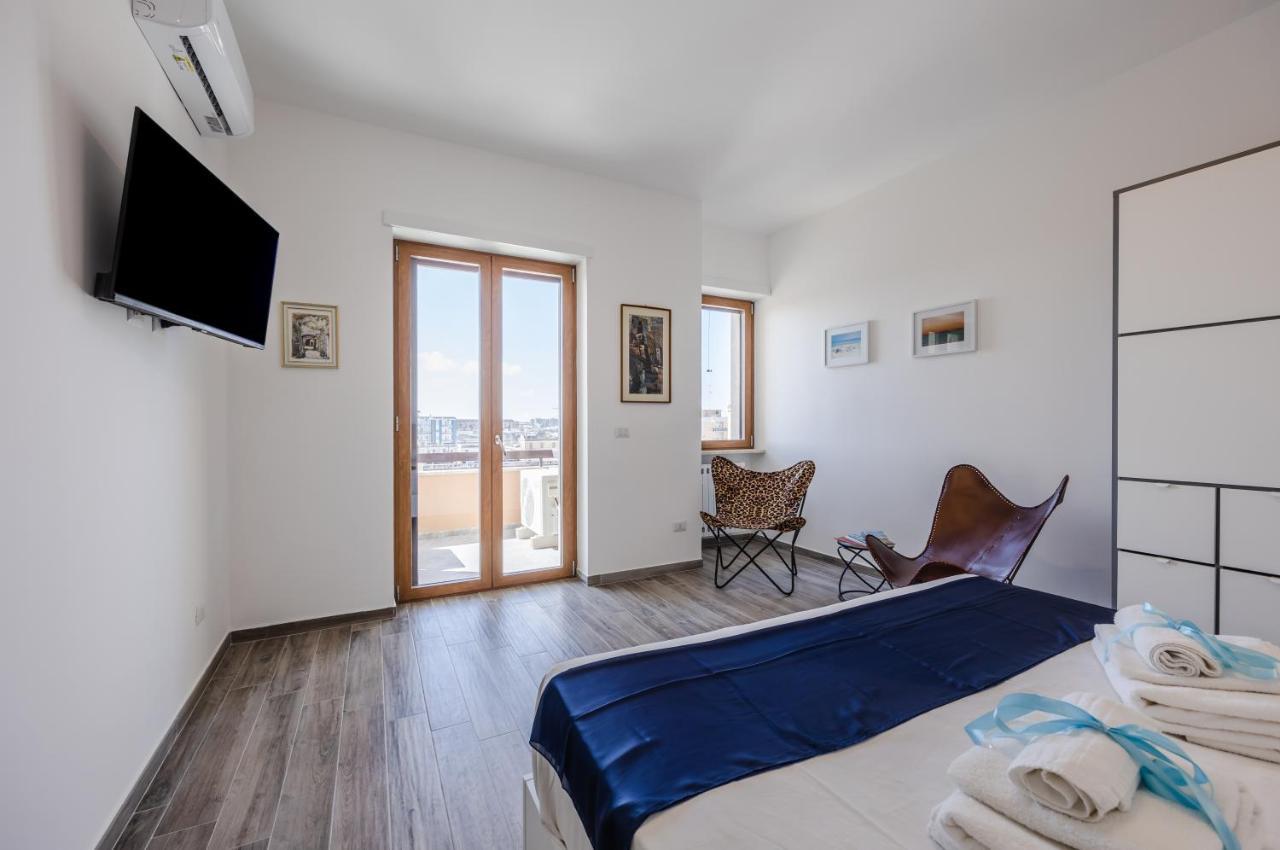 Licia & Tonino Apartments Near The Station Lecce Exterior foto