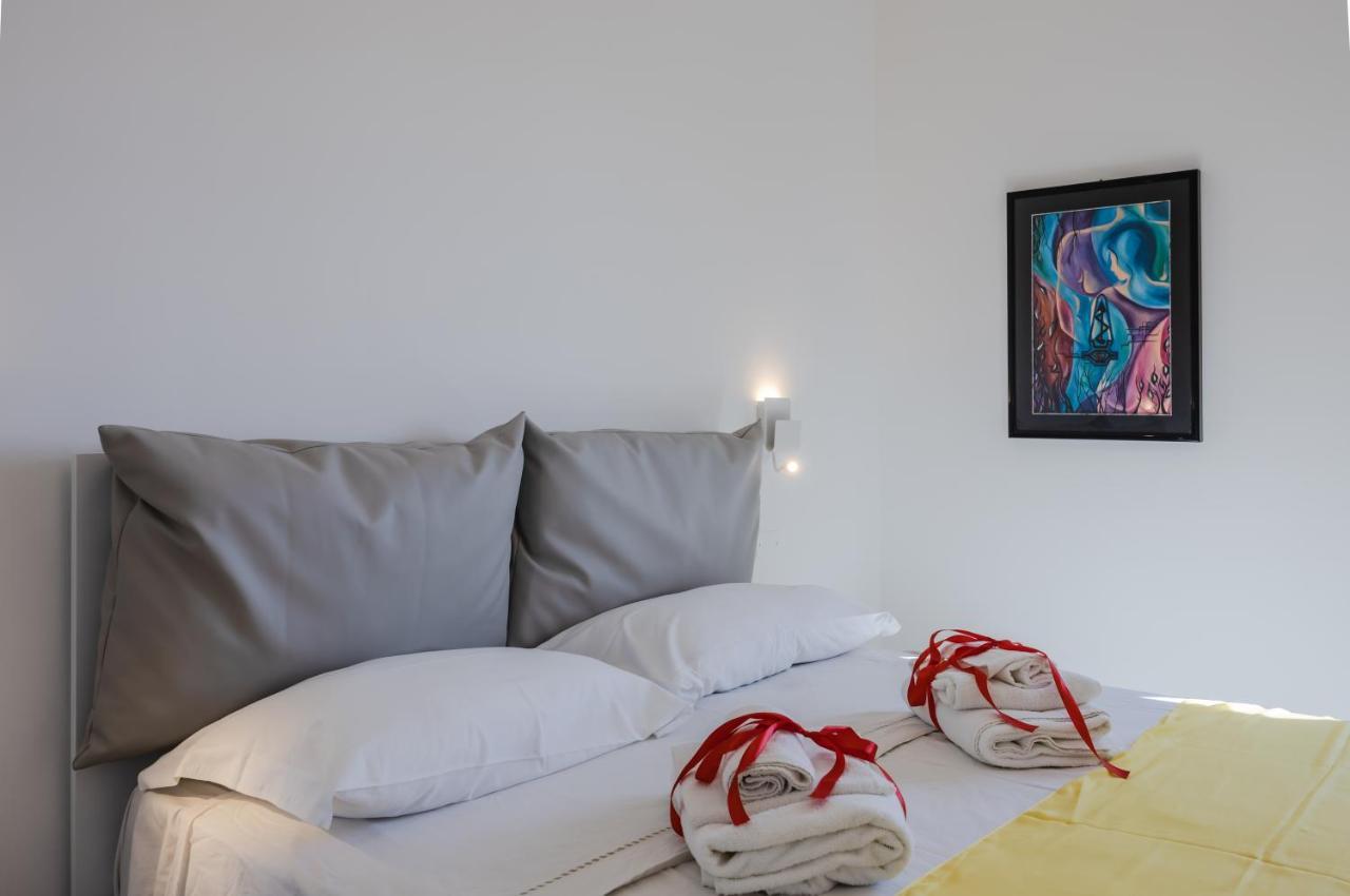 Licia & Tonino Apartments Near The Station Lecce Exterior foto